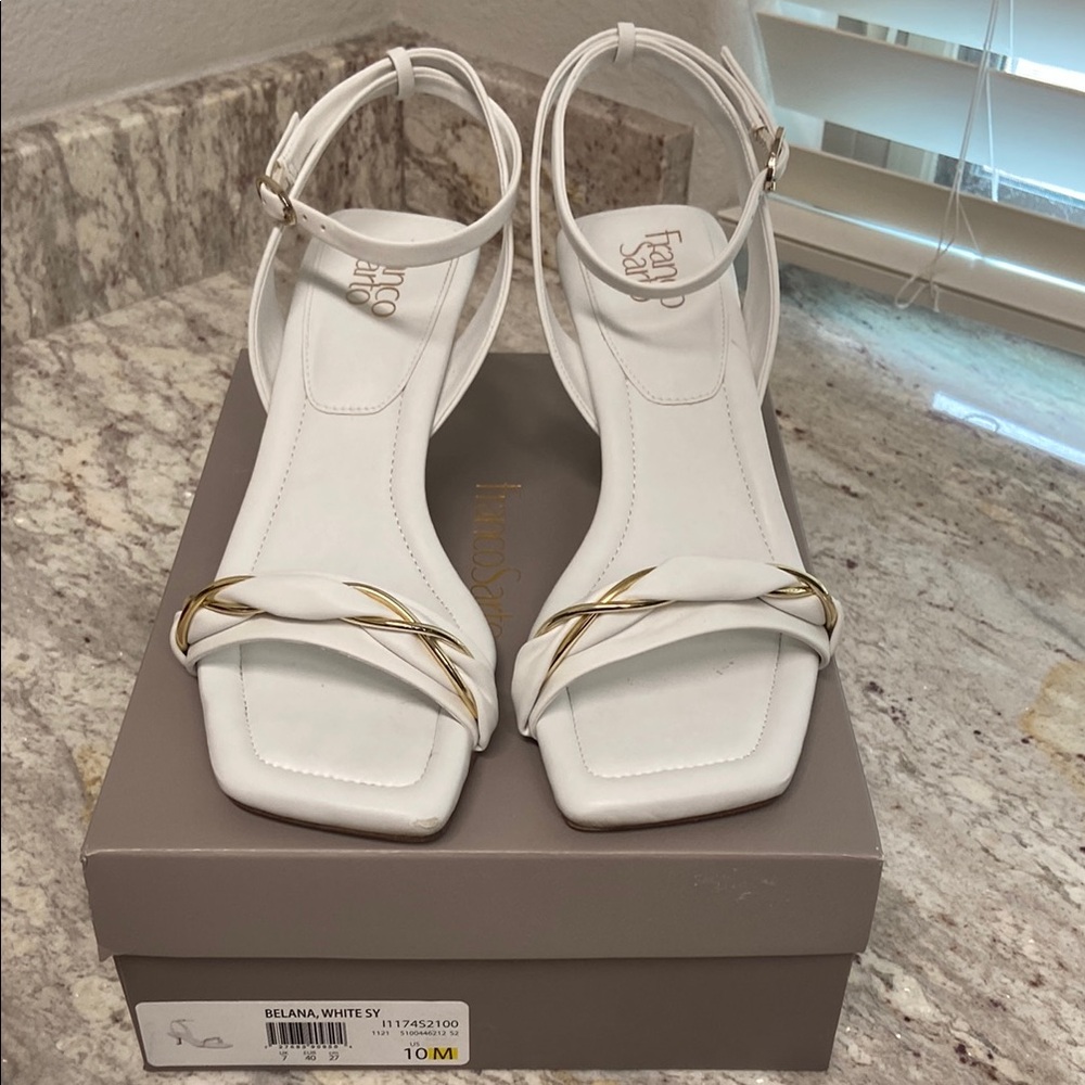 EUC Franco Sarto Belana White Sandals w/Gold Accents & kitten heel, Size 10M